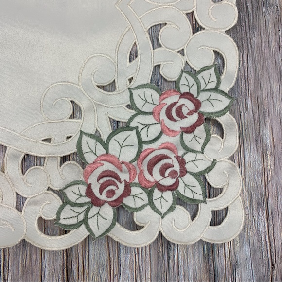 Handmade Embroidered Floral Table Runner - Picture 8 of 14
